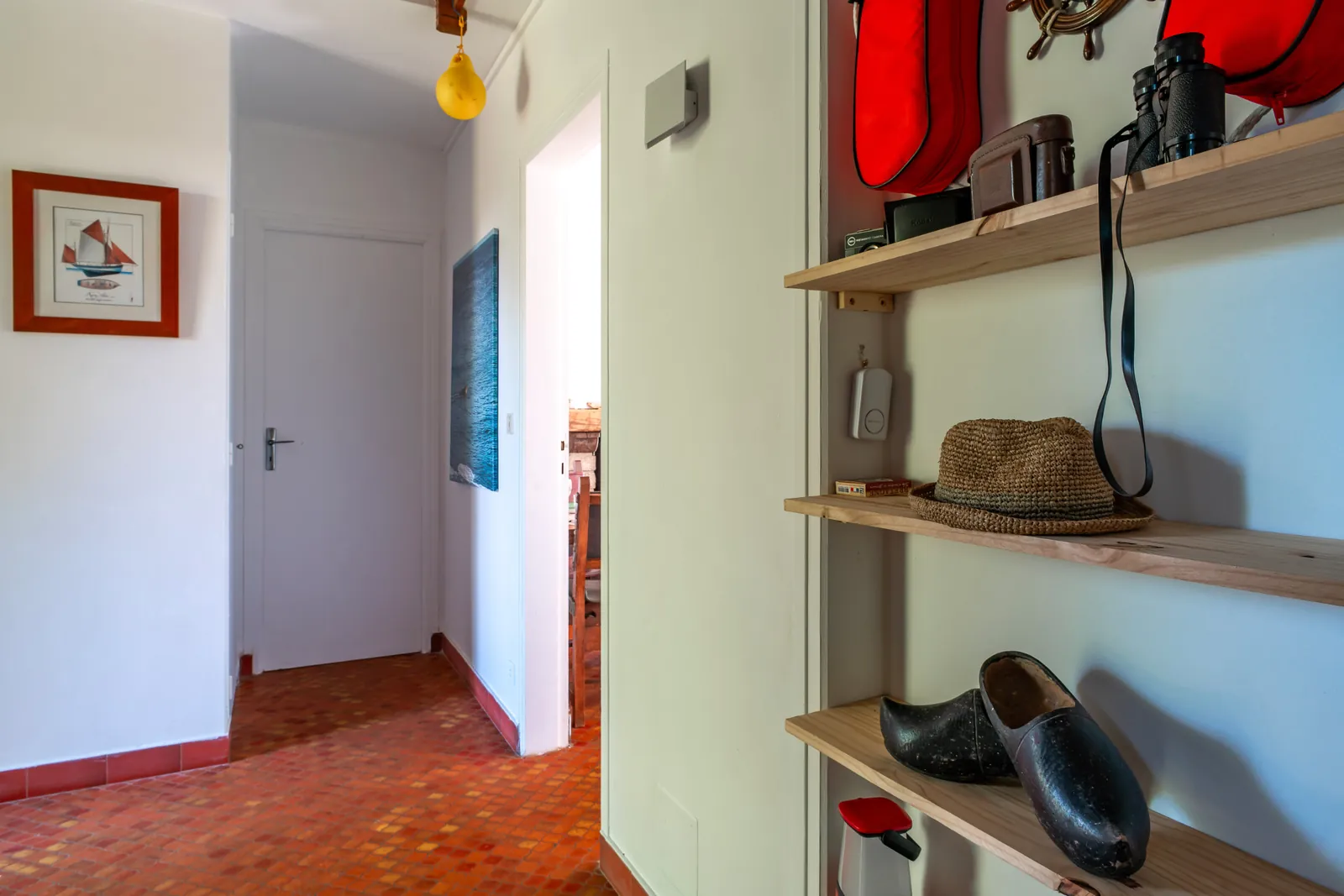 Entrée avec vestiaire et rangements